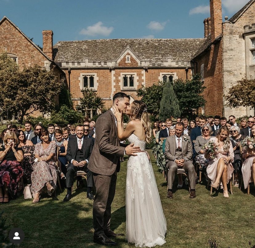Wedding at Priors Court, Tithe Barn - photographer Elliot Edwards